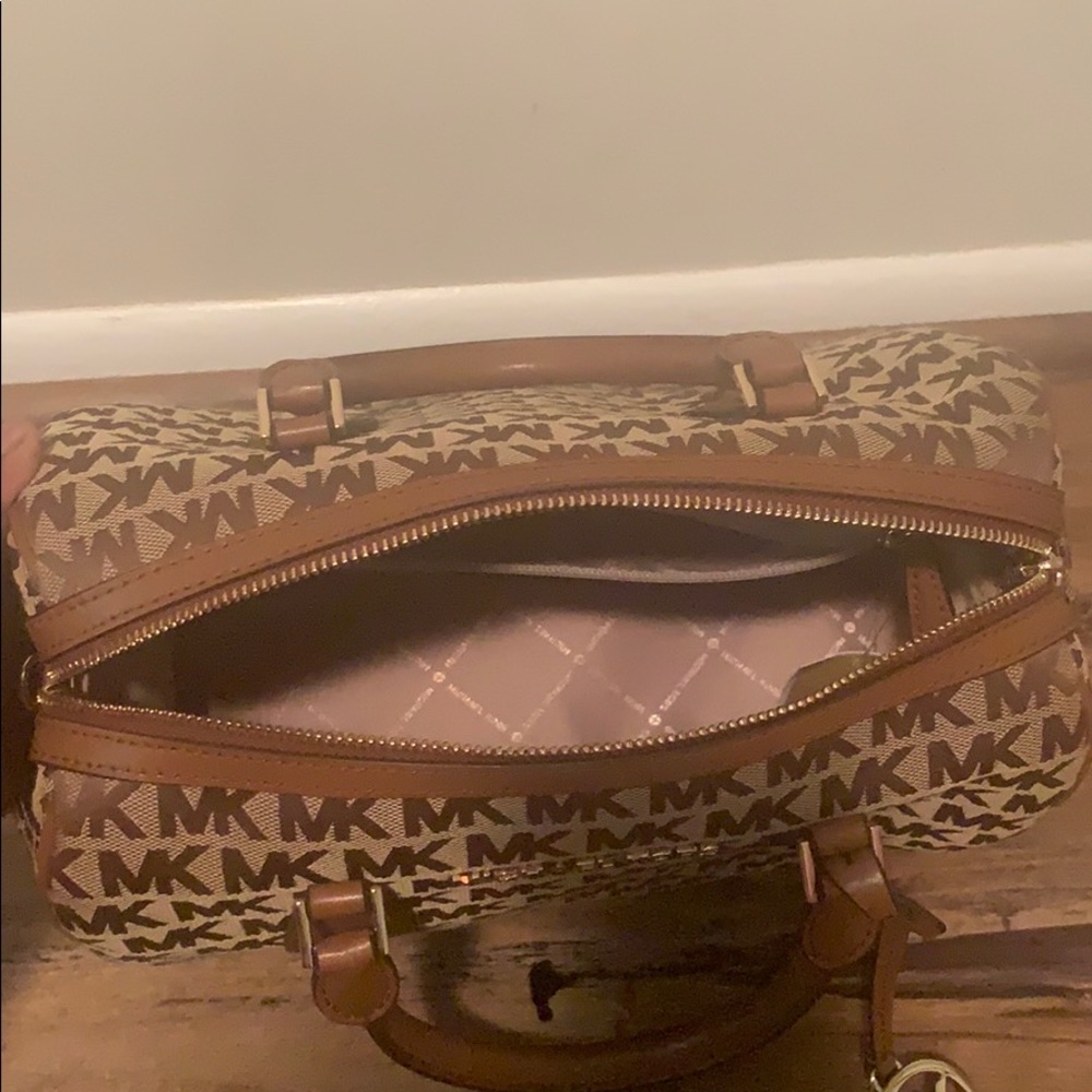 Michael Kors purse - Picture 3 of 4